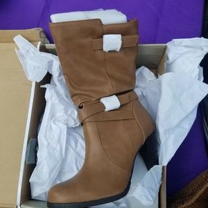 Womens boots size 8.5